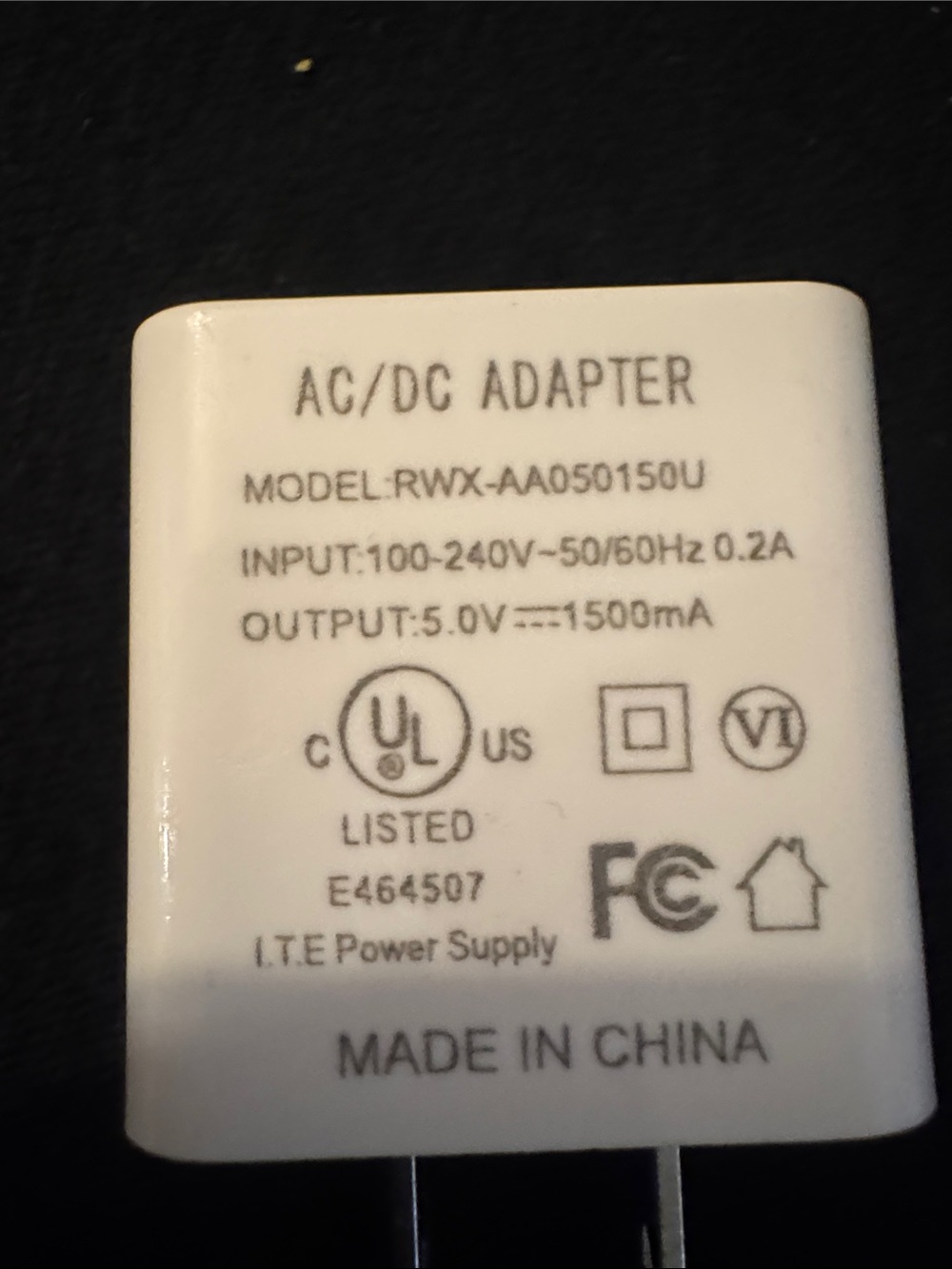 White 5V 1.5A AC/DC USB Wall Charger - Compact Travel Adapter